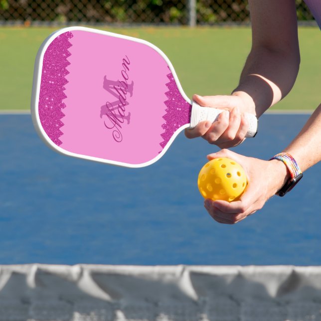Giralrosa-Glitzer-Zackenzag, Monogramm Pickleball Schläger (InSitu)