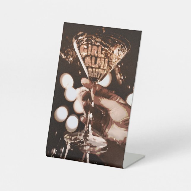 Girl Almighty Sockelschild (Vorderseite)