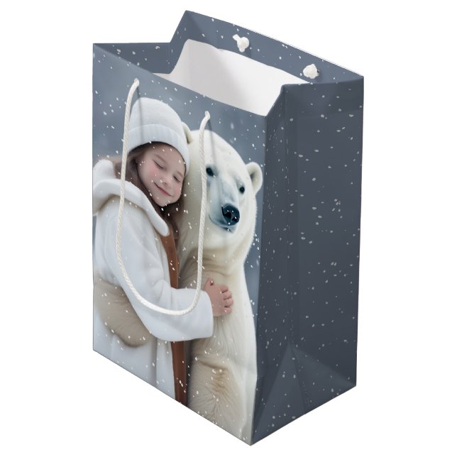 Girl and Polar Bear Hug Mittlere Geschenktüte (Vorderseite Schrägansicht)