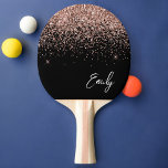 Girl Black Rose Gold Blush Pink Glitzer Monogram Tischtennis Schläger<br><div class="desc">Schwarz und Rose Gold - Schwarz Rosa Sparkle Glitzer Script Monogram Name Ping Pong Paddle. Das macht den perfekten 16 Geburtstag,  Hochzeit,  Brautparty,  Jubiläum,  Babydusche oder Junggeselinnen-Abschied Geschenk für jemanden,  der Lieben glamourösen Luxus und schicke Stile.</div>