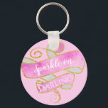 Girl Blush Pink Gold Glitzer Sparkle On, Darling Schlüsselanhänger<br><div class="desc">Girly und hübsch blush rosa Schlüsselanhänger mit dem inspirierend Zitat "Sparkle on,  Darling" in einem eleganten,  weißen Drehbuch,  mit einem rosa Band Banner Hintergrund und einer goldenen Glitzer Glitzern Kontur.</div>
