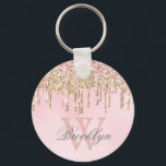 Girl Blush Pink Rose Gold Glitzer Tropfen Monogram Schlüsselanhänger<br><div class="desc">Moderne, gürlich rosa Rosa Rosa Glitzer Tropfen individuelle Name mit Monogramm Schlüsselanhänger. Dieses Design bietet hellpastellfarbene Rosa Rosa Gold und gelb goldbraunen Glitzer Tropfen auf rosa Aquarellfarbe mit Namen und monogramm Textvorlage. Der Name ist ein eleganter, hübscher Schriftart mit Buchstaben. Perfekte weibliche Girl-Gabe für jeden, der hübsche Glam-Dinge mag. Wenn...</div>