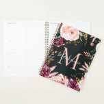 Girl Bold Pink Burgundy Gold Foil Floral Monogram Planer<br><div class="desc">Girly Bold Pink Burgundy Gold Foil Floral Monogram Planer mit Ihrem individuelle Name und initiale auf unserem eleganten und atemberaubenden Hintergrund dunkler,  kühne,  romantische Blume wie Rose,  Pfannkuchen und rosa Pampas Gras. Perfekt für Ihre weibliche Ästhetik!</div>