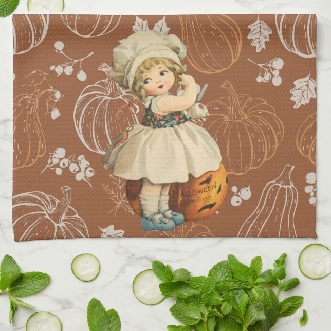 Girl Carving Apple Halloween Geschirrtuch (Gefaltet)
