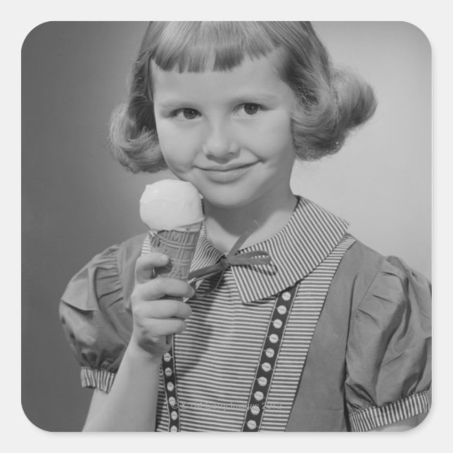 Girl Eating Ice Creme Quadratischer Aufkleber (Vorderseite)