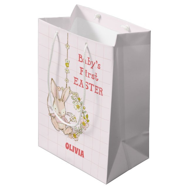 Girl First Oaster Bunny auf Blume Swing Mittlere Geschenktüte (Vorderseite Schrägansicht)
