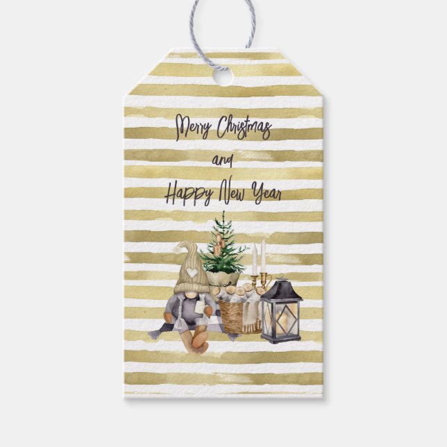 Girl Gnome Doll unter den Weihnachtsdekorationen Geschenkanhänger (Vorderseite)