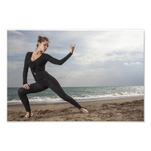 Girl in Beach in Black Spandex Kleidung Fotodruck