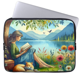 Girl Lesend a Book under a Tree with a Sleepy Cat Laptopschutzhülle
