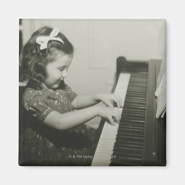 Girl Playing Piano Magnet (Vorne)