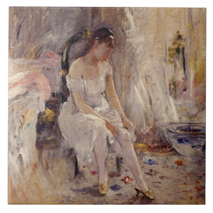 Girl Putting auf ihre Strümpfe (von Berthe Morisot Fliese