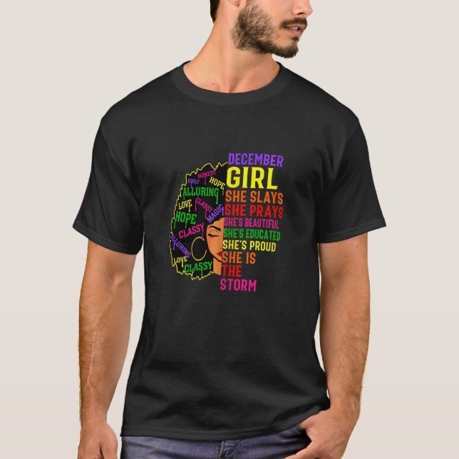 Girl She Slays & Prays Dezember B T-Shirt (Vorderseite)