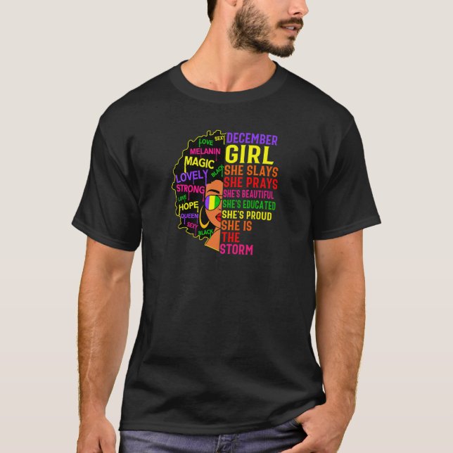 Girl She Slays & Prays Dezember B T-Shirt (Vorderseite)