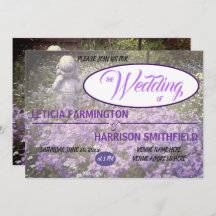 Girl Statue mit blauer violetter Phlox vergiss-me-