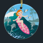 Girl Surfen Big Wave mit Delphinen Keramikornament<br><div class="desc">Dieses Design zeigt ein niedliches Mädchen, das in Begleitung von Delphinen eine große Welle surft. Am Horizont befindet sich eine tropische Insel. Möwen verfolgen sie genau! Jeden Sommertag ist ein Party für Kinder am Strand. Das Meer ist der richtige Ort, um sich mit Freunden zu amüsieren und vielleicht auch ihren...</div>