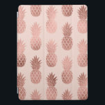 Girl Tropical Rose Goldenes Ananas Muster iPad Pro Hülle<br><div class="desc">Dieses moderne, schlichte und niedliche Muster ist aus Imitaten, die auf einem pastellfarbenen, rosafarbenen Hintergrund mit Goldfolie aus Rose und tropischen Ananas im Sommer bedruckt sind. Dieses Design wurde aus einem Illustrationsstil gefertigt und eignet sich perfekt für die elegante und schicke Frau. Sein Druck macht Spaß, aber feminin und süß....</div>