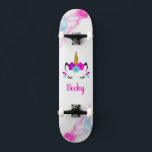 Girl Unicorn Skateboard mit Namen<br><div class="desc">Machen Sie dieses Unicorn Skateboard durch Hinzufügen Ihres Textes zu Ihrem eigenen. Um auf erweiterte Bearbeitungstools zuzugreifen, gehen Sie bitte zu "Personalisieren Sie diese Vorlage" und klicken Sie auf "Details", scrollen Sie nach unten und drücken Sie den Link "Klicken Sie auf, um die Vorlage anzupassen". Ideal für alle Gelegenheiten, wie...</div>
