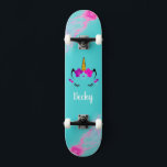 Girl Unicorn Skateboard mit Namen<br><div class="desc">Machen Sie dieses Unicorn Skateboard durch Hinzufügen Ihres Textes zu Ihrem eigenen. Um auf erweiterte Bearbeitungstools zuzugreifen, gehen Sie bitte zu "Personalisieren Sie diese Vorlage" und klicken Sie auf "Details", scrollen Sie nach unten und drücken Sie den Link "Klicken Sie auf, um die Vorlage anzupassen". Ideal für alle Gelegenheiten, wie...</div>
