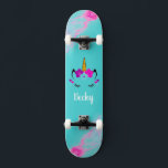 Girl Unicorn Skateboard mit Namen<br><div class="desc">Machen Sie dieses Unicorn Skateboard durch Hinzufügen Ihres Textes zu Ihrem eigenen. Um auf erweiterte Bearbeitungstools zuzugreifen, gehen Sie bitte zu "Personalisieren Sie diese Vorlage" und klicken Sie auf "Details", scrollen Sie nach unten und drücken Sie den Link "Klicken Sie auf, um die Vorlage anzupassen". Ideal für alle Gelegenheiten, wie...</div>