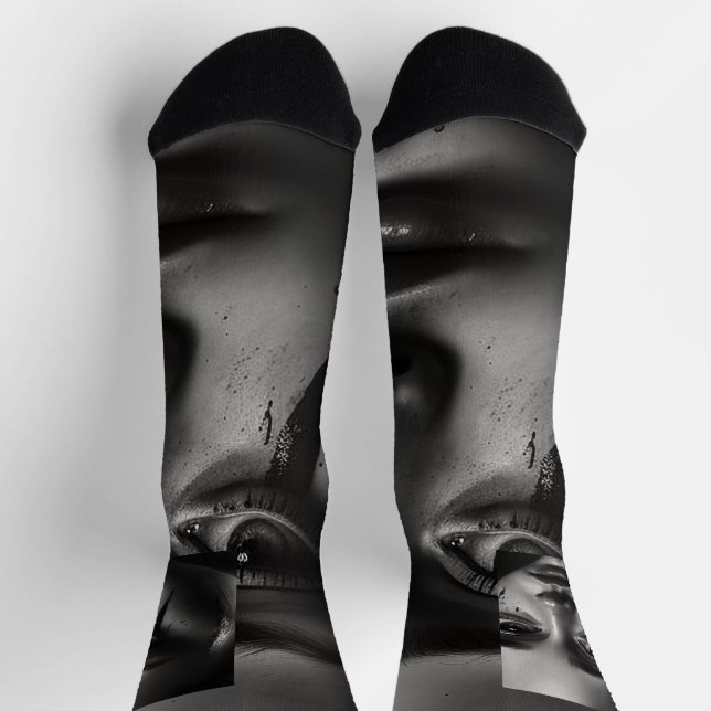 Girl with tears socken (Oben)
