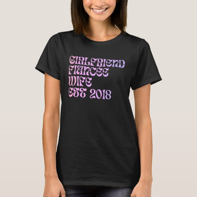 Girlfriend Fiance Wife Est 2018 Wedding Anniversar T-Shirt (Vorderseite)