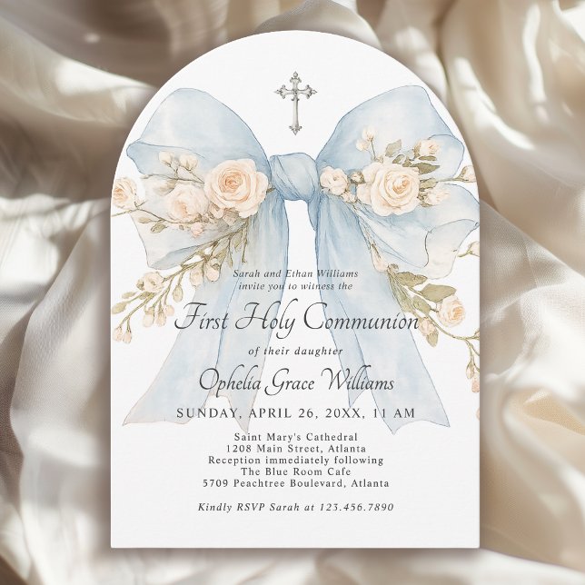 Girl's First Holy Communion Dusty Blue Floral Bow Einladung (Invitation may be ordered in both printed and instant download digital formats.)