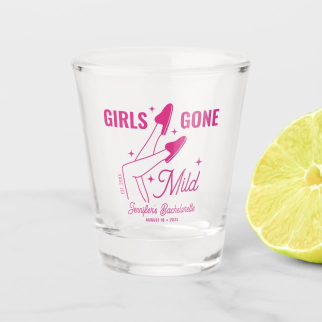 Girls Gone Mild Hot Pink Illustration Bachelorette Schnapsglas (Vorderseite)