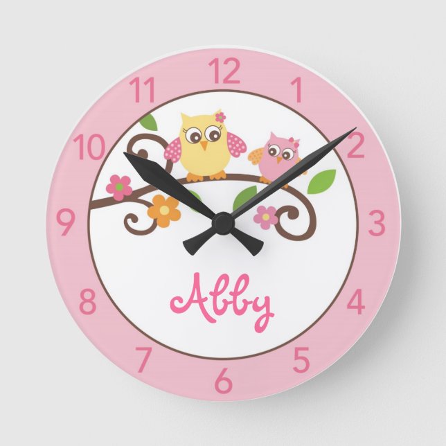 Girls Mod Owl Personalisiertes Kinderzimmer Wall C Runde Wanduhr (Vorderseite)