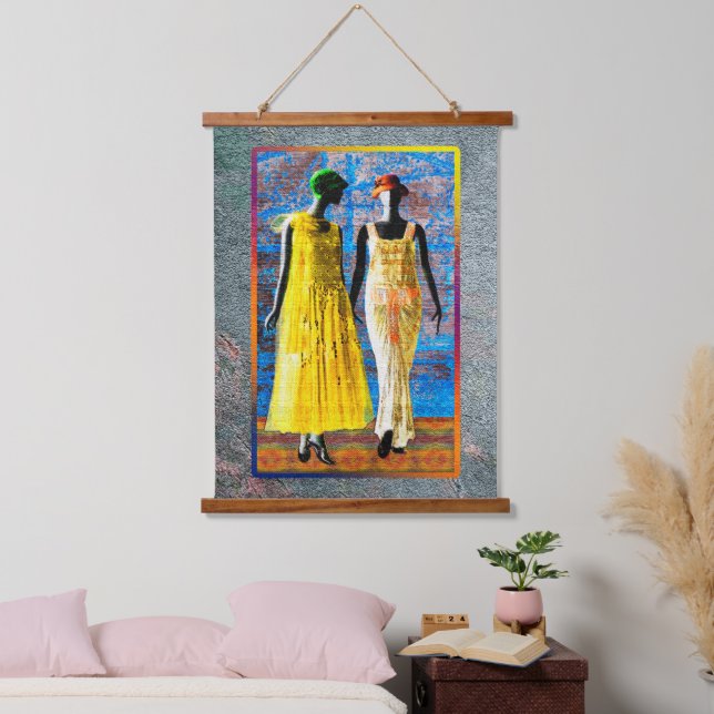 Girls' Night at the Speakeasy — Harlem, 1922 Wandteppich Mit Holzrahmen (Schlafzimmer)