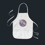 Girl's Pink Rocket Ship Space Galaxy und Name Kinderschürze<br><div class="desc">Diese wunderschöne Schürze bietet eine wunderschöne und farbenfrohe Raumlandschaft mit einem niedlichen Raketenschiff und Sternen. Das Design bietet auch einen Platz,  wo Sie Ihren Mädchennamen hinzufügen können. Perfekt für Kleinkinder oder Kinder!</div>