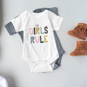 Girls regieren skandinavische Word Art Baby Strampler