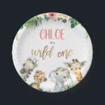 Girls Safari Wild One Birthday Party Paper Plate Pappteller<br><div class="desc">Girls Safari Wild One Birthday Party Paper Plate Niedliche Girls Safari Geburtstagsparty Platte mit verschiedenen farbigen Blume und fett grünen Dschungelblättern sowie vier niedliche Dschungeltiere. Das Imitat Goldkalligraphie "Wild One" Bild ist abnehmbar.</div>