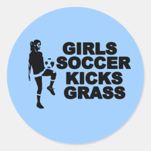 Girls Soccer Kicks Grass Runder Aufkleber