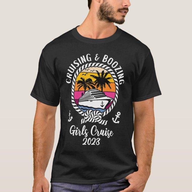 Girls Trip Cruising and Boozing 2023 Girls Cruise T-Shirt (Vorderseite)