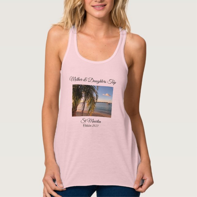 Girls Trip Flowy Racerback Tank Top (Vorderseite)
