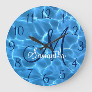 Girly Aqua Blue Schwimmbad Foto Monogram Große Wanduhr