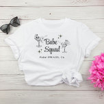 Girly Babe Squad Junggeselinnen-Abschied T-Shirt<br><div class="desc">Girly T - Shirt für Ihren Junggeselinnen-Abschied mit Illustrationen über das Sonnenbaden von Party in Cocktail-Martini-Brillen,  Retro-Funkelstars,  "Babe Squad" in einem Retro-Skript und Ihre Party-Position oder andere Texte in schlichter moderner Typografie.</div>