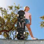 Girly Black Marble Rose Gold Foil Monogram Skateboard<br><div class="desc">Girly Black Marble Rose Gold Foil Monogram Skateboard mit trendiger Coppery Rose Gold/Rosa auf schwarzem Marmor und Ihrem individuellen Monogramm. Ideal für Ihre geistliche,  luxuriöse Ästhetik.</div>