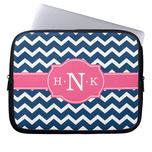 Girly Blue Zickzack Pink Monogram Laptopschutzhülle (Vorderseite)
