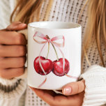 Girly Coquette Cherry Kaffeetasse<br><div class="desc">Mit unserer charmanten Tasse "You are the Cherry on Top,  Baby" bringen wir Ihnen eine Touch der Süße in Ihre Morgenroutine. Perfekter Geschenkartikel,  der ein lustiges Typografie-Sprichwort mit einer niedlichen Coquette Kirsche Illustration kombiniert.</div>