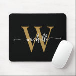 Girly Elegant Black Gold Monogram Name Script Mousepad<br><div class="desc">Girly Elegant Schwarz und Gold Einfache Minimalistische Monogram Initial Name Signature Script Custom Personalisiert Mousepad. Dieses einfache minimalistische schlichte Farbdesign mit Ihrem Vornamen in einer hübschen Hand geschwaschenen Schwanz Schriftart Typografie (oder Kalligrafie), Monogramm Initial. Diese lassen sich einfach anpassen. Grosses, stilvolles Frauengeschenk zum Geburtstag, Muttertag, Brautparty, 16. Geburtstag und es...</div>