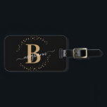 Girly Elegant Black Name Monogram Script Gepäckanhänger<br><div class="desc">Die personalisierte Gepäckmarke für das mit Monogramm Gepäck wird von Mädchen,  minimalistisch,  einfach,  modern,  schwarz und goldfarben geschrieben. Mit einem Monogramm-Initial- und einem gürtelhaften Namensschriftskript in einem handgeschriebenen Kalligraphie-Schriftart mit Schwänzen und gepunktetem Kreisrahmen um Ihr Monogramm.</div>