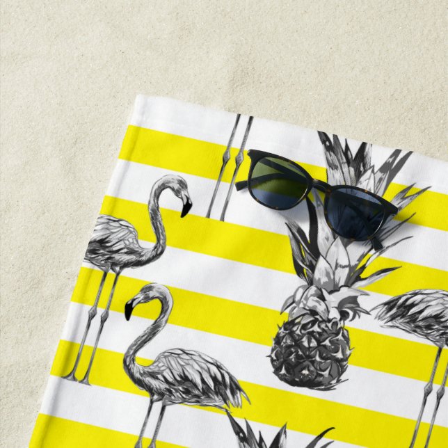 Girly Flamingo Ananas Gelbweiß Mit Monogramm Strandtuch (Beispiel)
