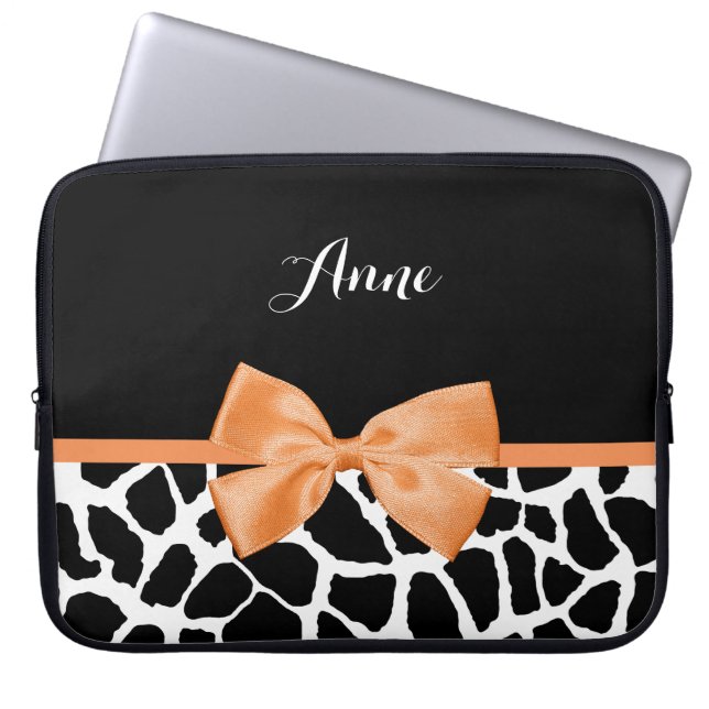 Girly Giraffe Print Orange Ribbon Bow mit Namen Laptopschutzhülle (Vorderseite)