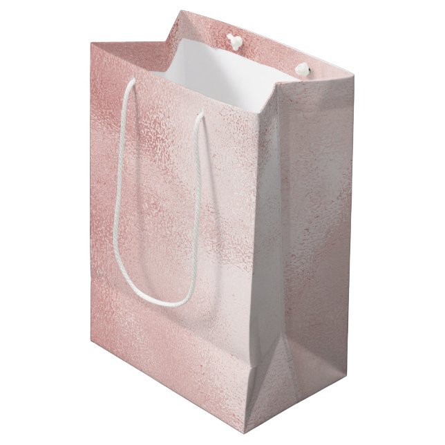 Girly Glam Blush Pink Brautparty Mittlere Geschenktüte (Vorderseite Schrägansicht)