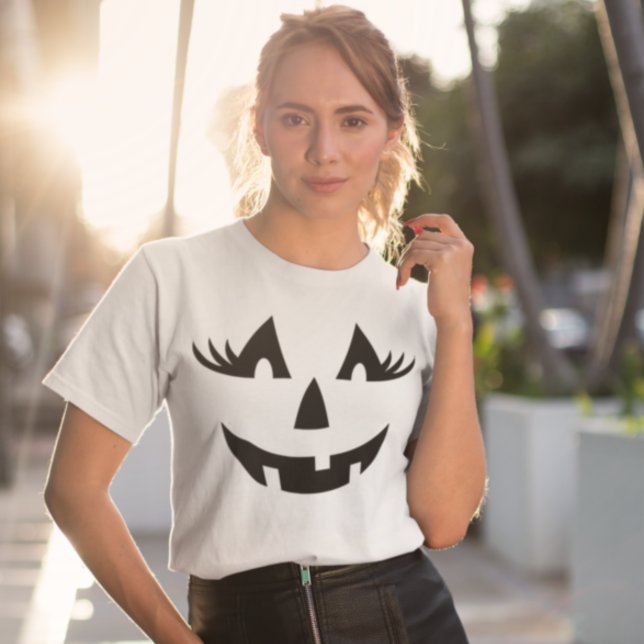 Girly Jack-o-lantern Pumpkin Face Halloween T-Shirt (Von Creator hochgeladen)
