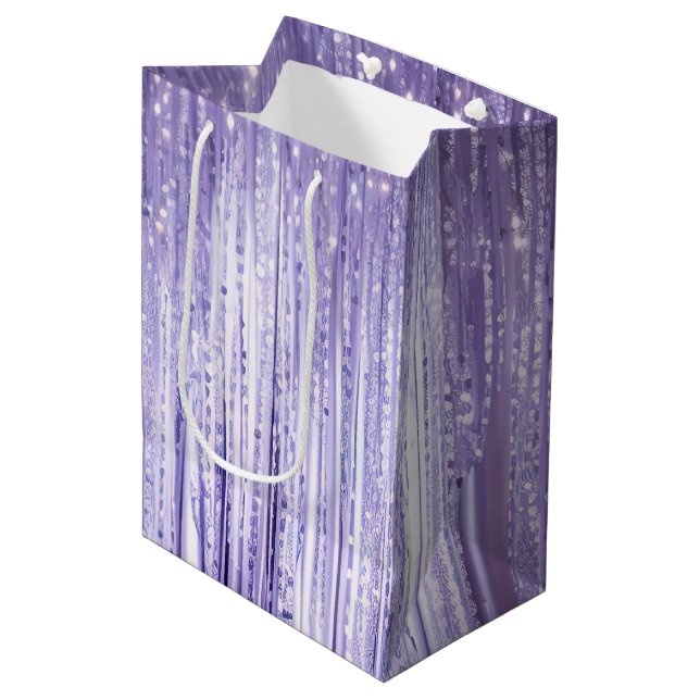 Girly Lavender Lila Glam Tinsel Streifen Mittlere Geschenktüte (Vorderseite Schrägansicht)