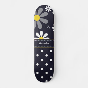 Girly Mod Daisies und Polka Punkte mit Namen Skateboard