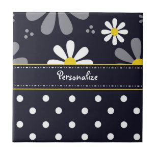 Girly Mod-Gänseblümchen und Polka-Punkte mit Namen Fliese