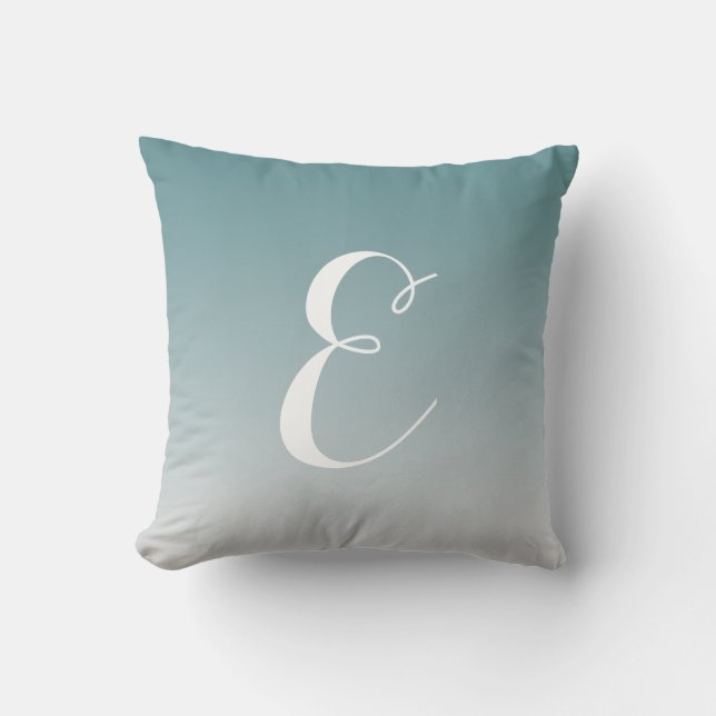 Girly Modern Aquamarin Ombre Custom Monogram Kissen (Vorderseite)